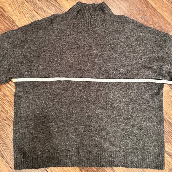 Dark Gray Women's Sweater with a slight collar Size XXL - Picture 10 of 10